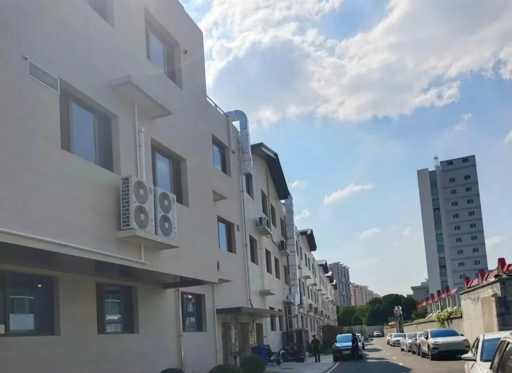 Điều gì làm cho gạch sứ trông giống Travertine trở nên lý tưởng cho các dự án trung tâm thương mại quy mô lớn?